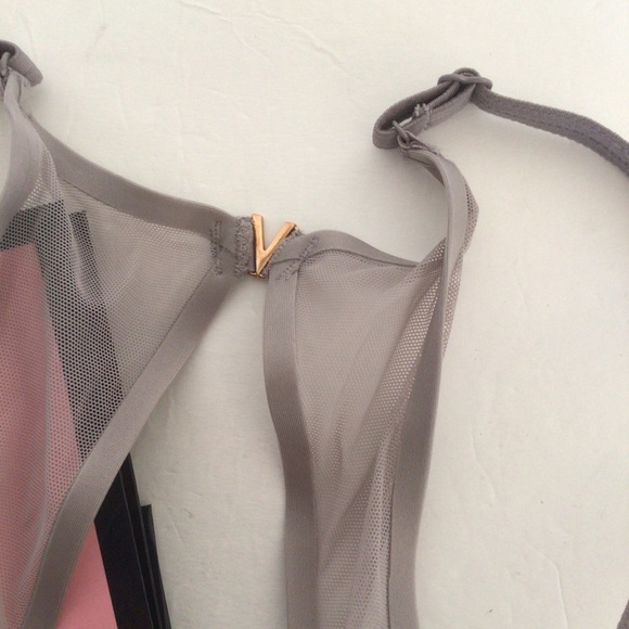 VICTORIAS SECRET LIGHTLY LINED DEMI BRA NWT SIZE  32DD - Picture 12 of 16